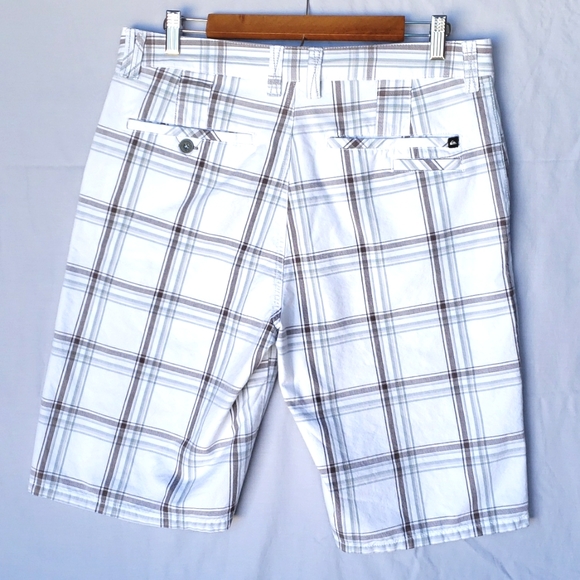 Quicksilver Shorts Size: 32 - Picture 3 of 6